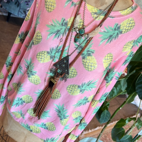 Wildfox ~ Pineapple Palace ~ Pink Baggy Beach Jumper ~ Size Medium - Picture 1 of 12